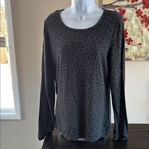 Jennifer Lopez leopard long sleeve tee top w/thumbholes